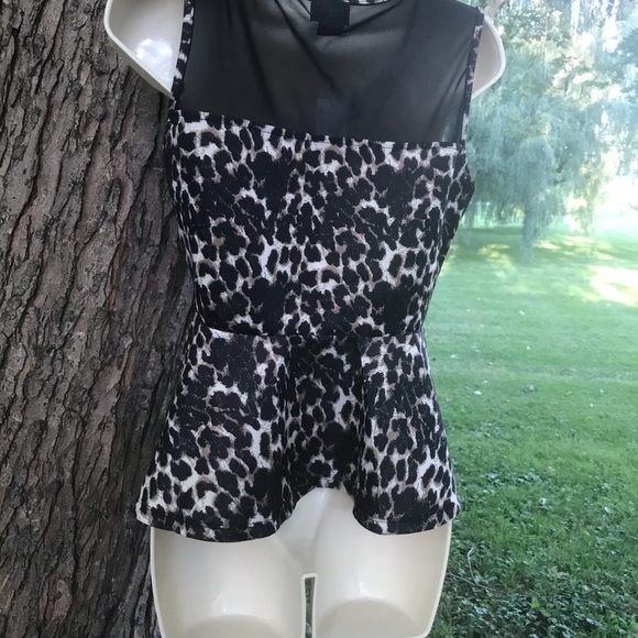 NWT Dot animal print peplum top Medium - Picture 3 of 3